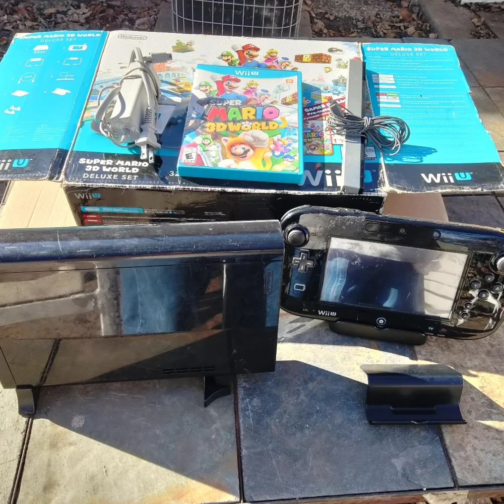 Nintendo Wii U Super Mario 3D World Deluxe Set 32GB Black Console